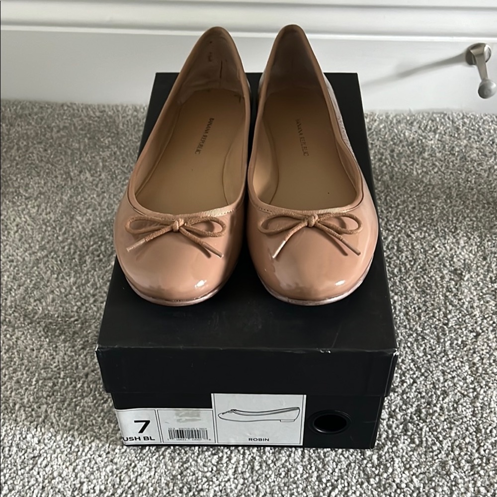 Banana Republic Women's Tan Ballet Flats